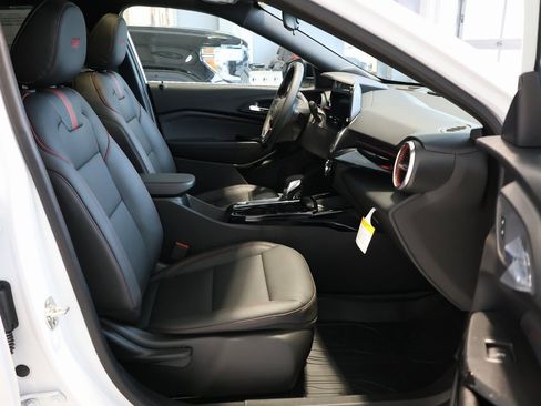 New 2026 Chevrolet Trax RS w/ Sunroof Package image 31