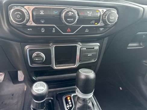 Used 2022 Jeep Gladiator Sport AWD/4WD image 15