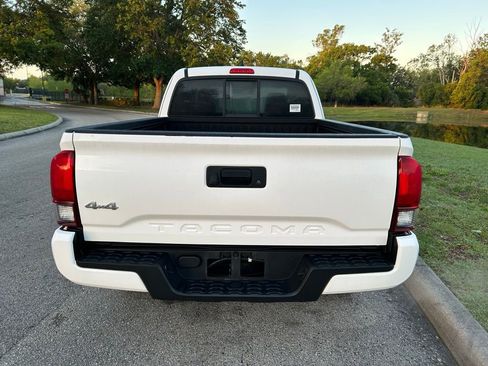 Used 2021 Toyota Tacoma SR w/ SR Convenience Package image 4