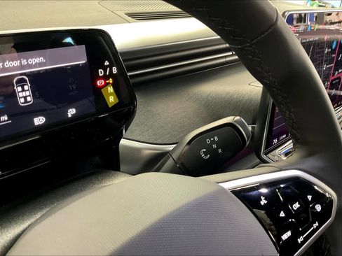 New 2025 Volkswagen ID. Buzz Pro S image 9