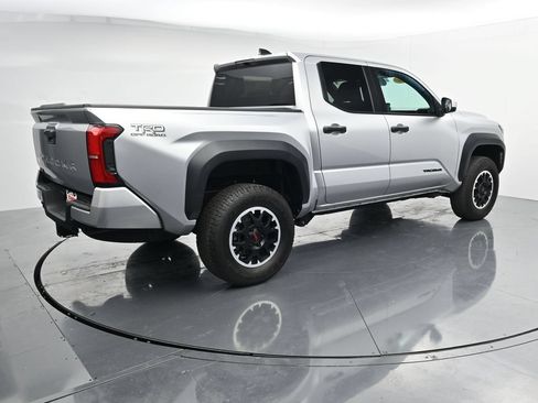 Used 2024 Toyota Tacoma TRD Off-Road AWD/4WD image 8