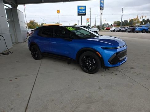 New 2026 Chevrolet Equinox EV RS image 3