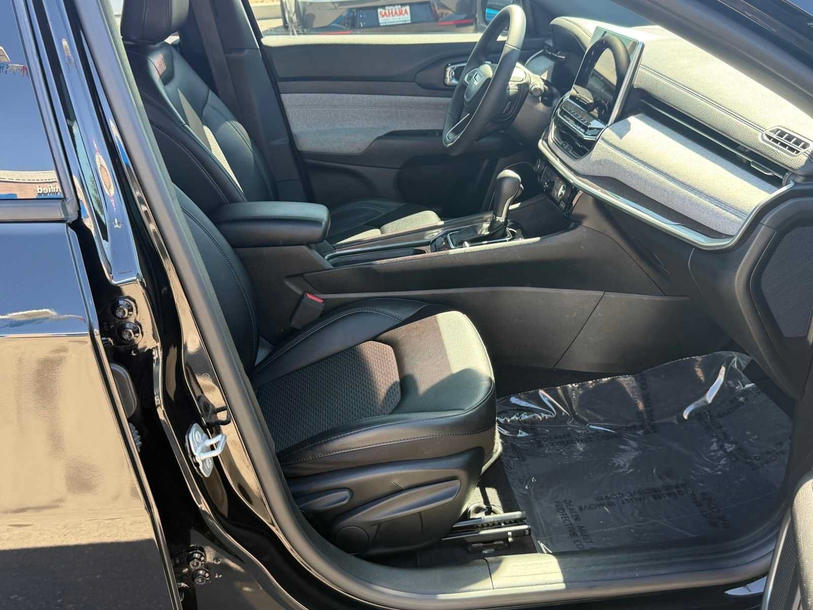Used 2023 Jeep Compass Latitude AWD/4WD image 29