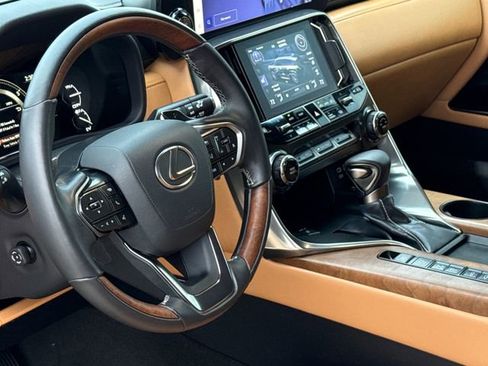 Used 2024 Lexus LX 600 4WD w/ Luxury Package image 19