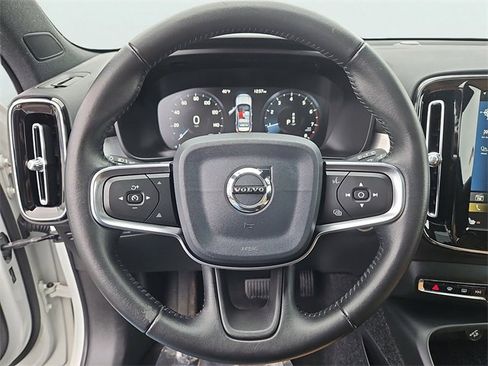 Used 2020 Volvo XC40 T5 Momentum w/ Protection Package Premier image 30