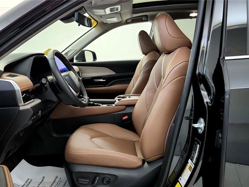 Used 2024 Toyota Grand Highlander Platinum image 27