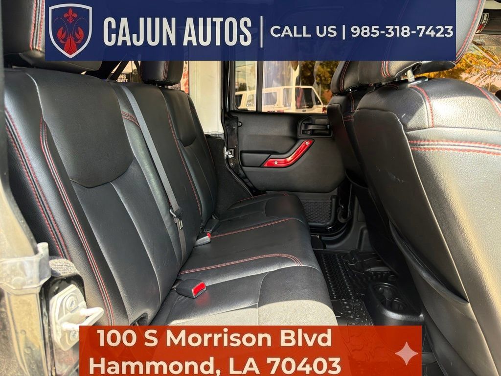 Used 2018 Jeep Wrangler Unlimited Rubicon w/ Connectivity Group AWD/4WD image 19