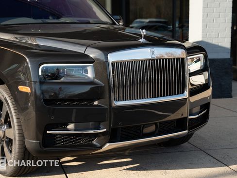 Used 2019 Rolls-Royce Cullinan image 2