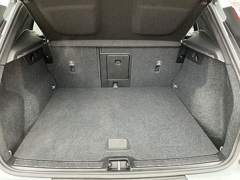 Certified 2025 Volvo XC40 B5 Core image 18