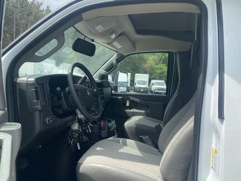 New 2025 Chevrolet Express 4500 4500 Series w/ Power Convenience Package image 19