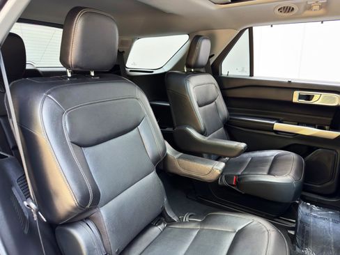 Used 2023 Ford Explorer Limited w/ Limited Technology Package RWD image 41