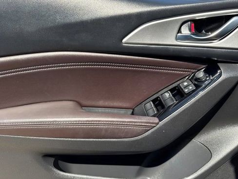 Used 2018 MAZDA MAZDA3 Touring image 12