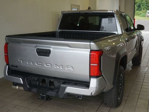 Used 2025 Toyota Tacoma TRD Off-Road AWD/4WD image 12