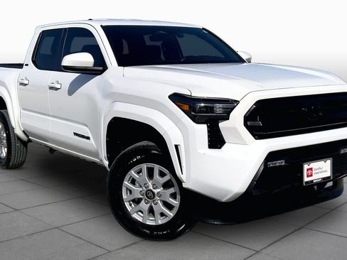 Certified 2026 Toyota Tacoma SR5 AWD/4WD image 3