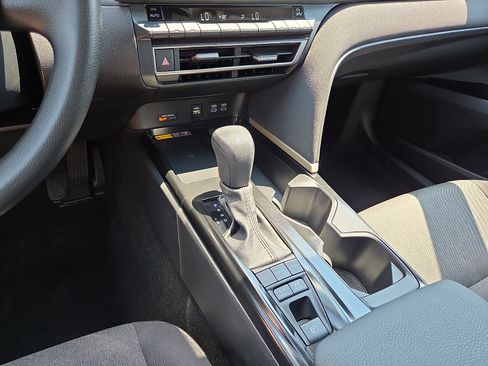 Used 2025 Toyota Camry LE w/ Convenience Package FWD image 25