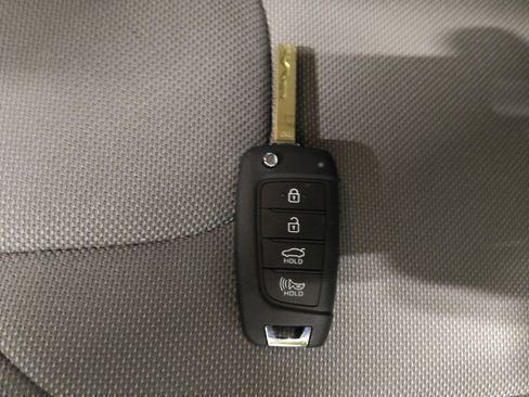 Used 2025 Hyundai Elantra SE FWD image 32