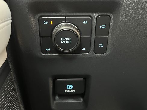 Used 2025 Ford Expedition Platinum w/ Driver's Package AWD/4WD image 47