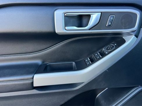 Used 2022 Ford Explorer XLT w/ Equipment Group 202A image 11