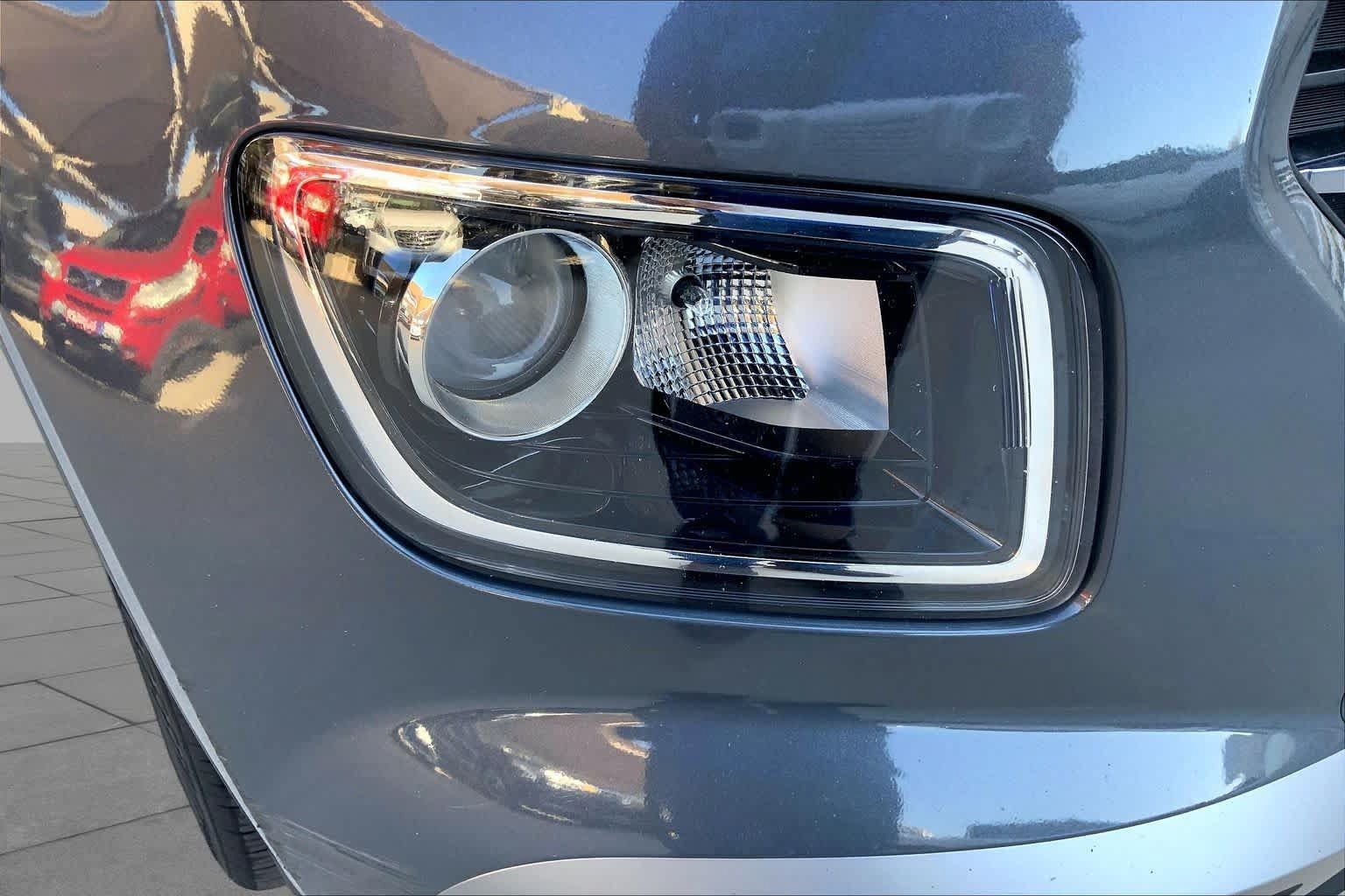 Certified 2025 Hyundai Venue SEL FWD image 26