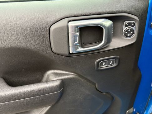 Used 2024 Jeep Gladiator Mojave w/ Steel Bumper Group AWD/4WD image 11