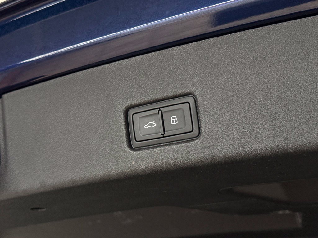 Used 2023 Audi Q4 e-tron Prestige AWD/4WD image 28