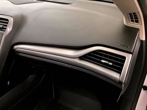 Used 2018 Ford Fusion SE w/ Fusion SE Technology Package image 15