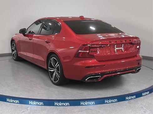 Used 2022 Volvo S60 T8 R-Design image 8