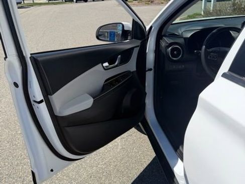 Certified 2023 Hyundai Kona SEL w/ Convenience Package image 6