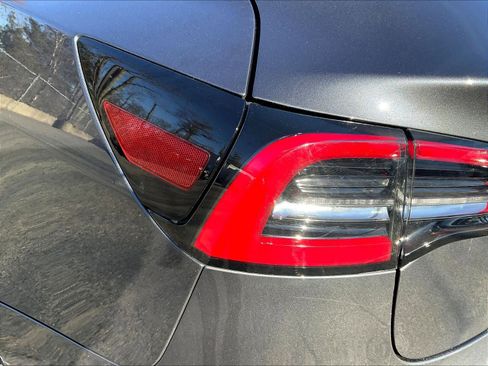 Used 2023 Tesla Model 3 Standard Range image 32