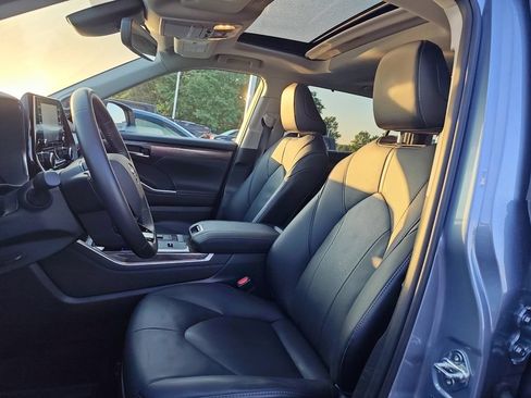 Used 2021 Toyota Highlander Limited AWD/4WD image 8