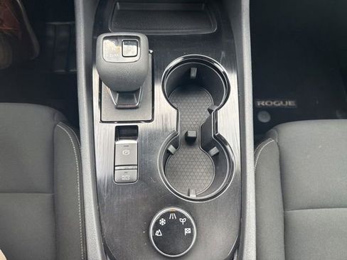 Used 2024 Nissan Rogue S AWD/4WD image 19