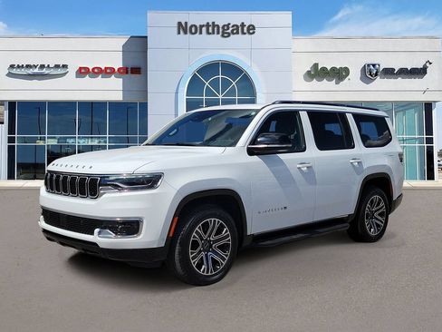 Used 2025 Jeep Wagoneer 2WD w/ Premium Group I image 2