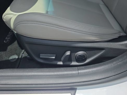 Used 2021 Genesis G70 2.0T RWD image 23