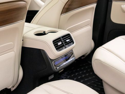 New 2026 Mercedes-Benz GLS 580 4MATIC image 21