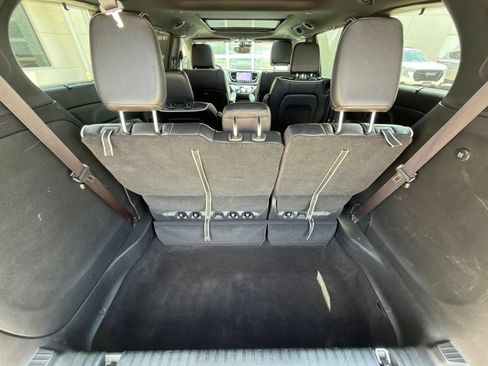 Used 2025 Chrysler Pacifica Limited FWD image 18