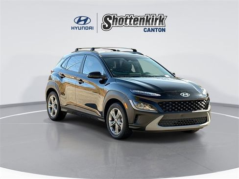 Used 2023 Hyundai Kona SEL image 2
