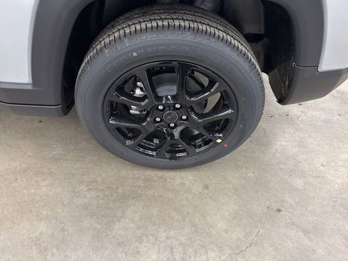 New 2026 Jeep Compass Latitude image 19