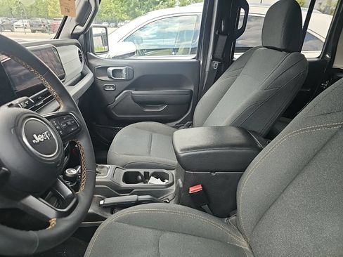 Used 2024 Jeep Wrangler Unlimited w/ Convenience Group AWD/4WD image 9