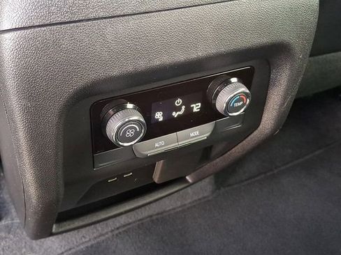 Used 2024 Chevrolet Traverse Z71 image 22