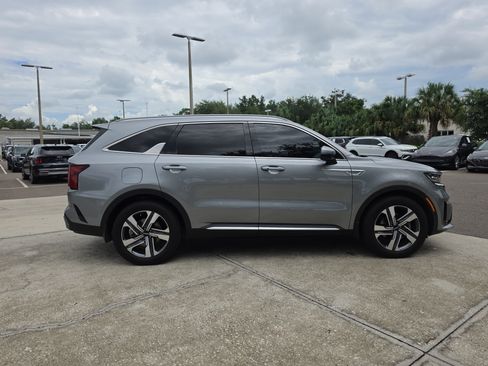Certified 2022 Kia Sorento SX Prestige AWD/4WD image 9