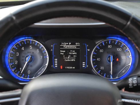 Used 2020 Chrysler Pacifica Touring-L FWD image 21