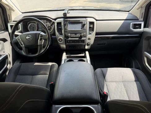 Used 2017 Nissan Titan SV RWD image 12