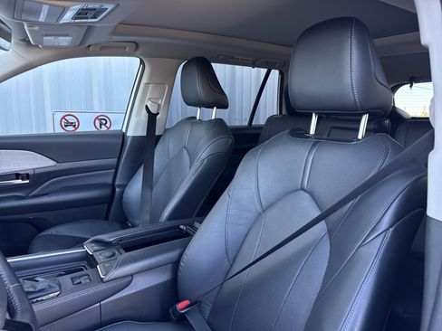 Used 2024 Toyota Grand Highlander Limited image 15