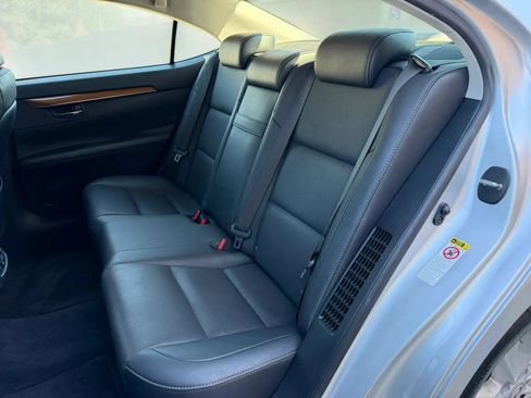 Used 2014 Lexus ES 300h w/ Premium Package w/Bamboo Trim FWD image 21