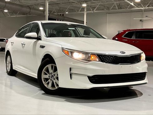 Used 2016 Kia Optima LX FWD image 2