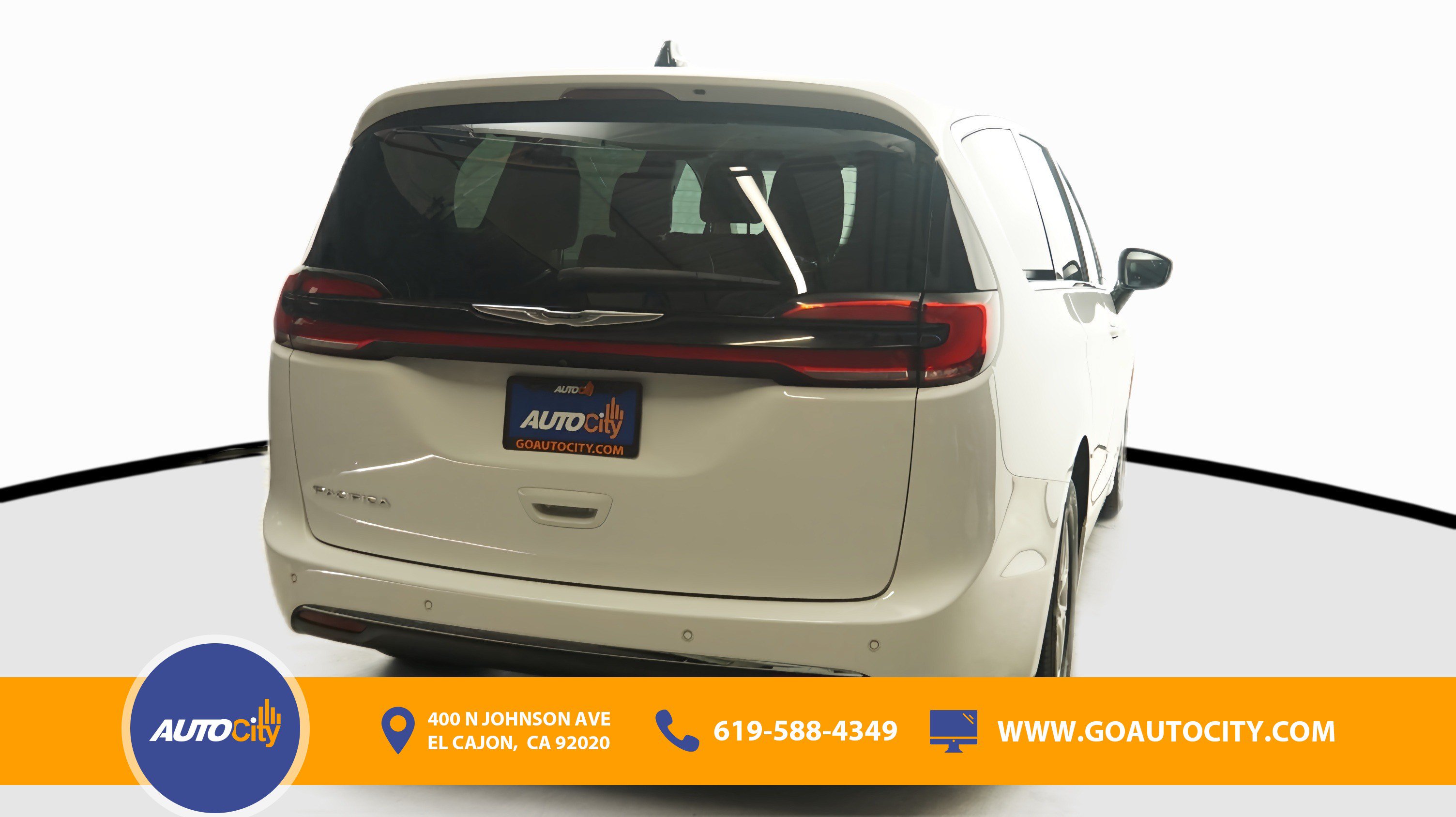 Used 2024 Chrysler Pacifica Touring-L FWD image 10