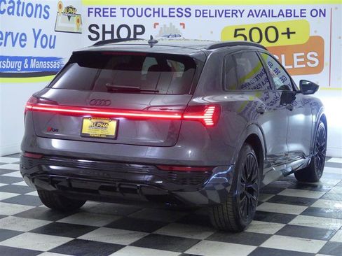 Used 2024 Audi Q8 e-tron Prestige image 7