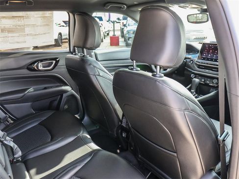 New 2026 Jeep Compass Latitude image 18