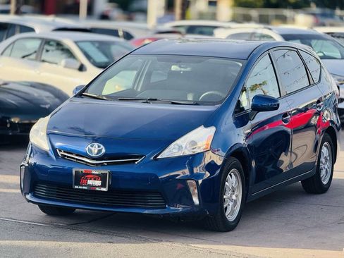 Used 2014 Toyota Prius V Two image 3