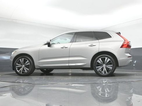 Used 2023 Volvo XC60 B5 Plus image 38
